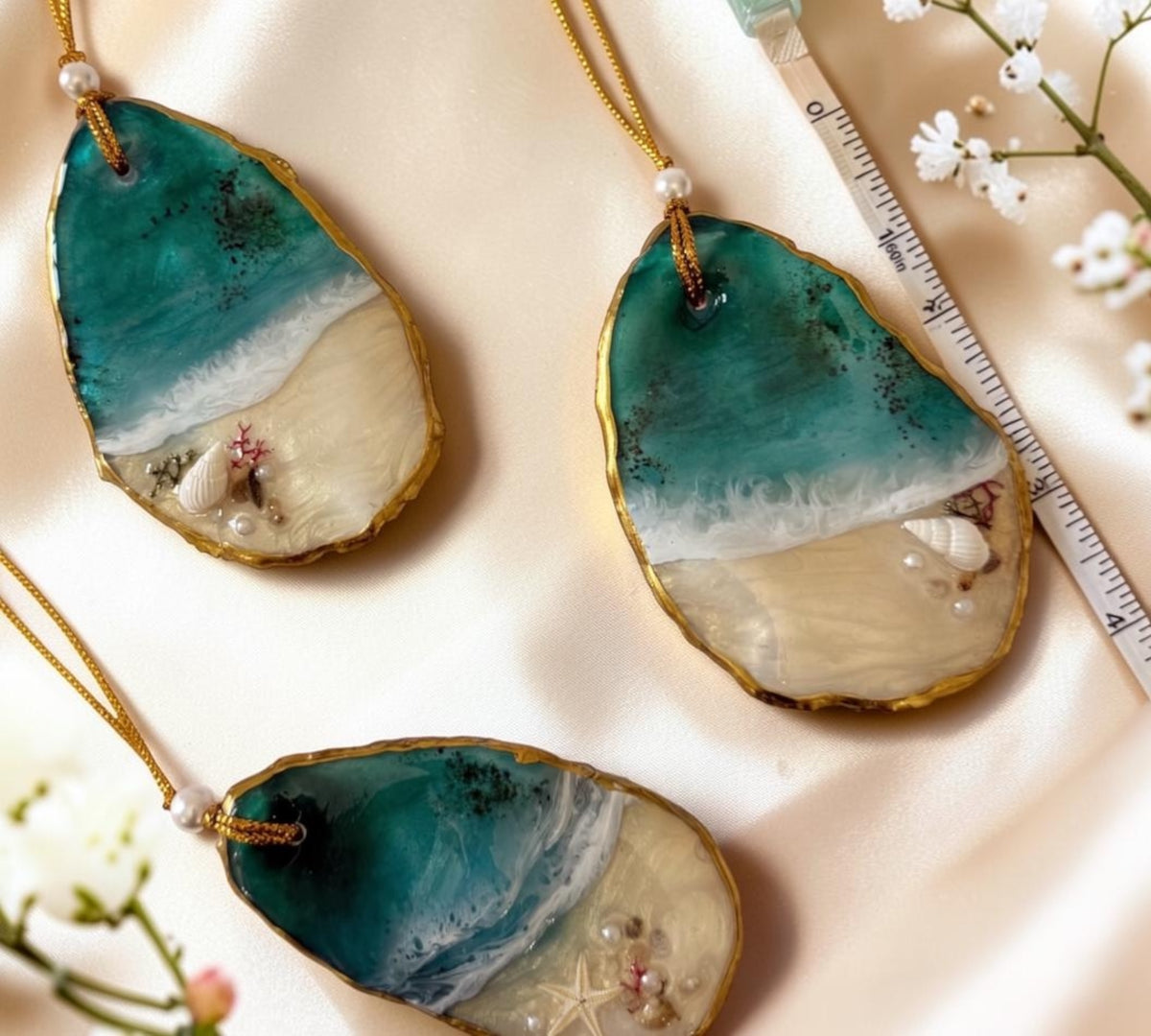 Ocean Beach shell Hanging Ornament – Coastal Christmas Decoration & Year-Round Home Décor ( Set of 5 )